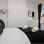 Charming 5-Bedroom Terraced House In Old Swan