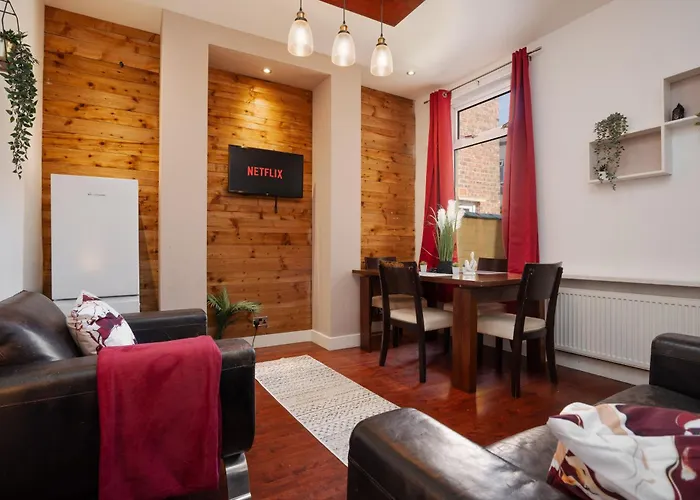 Charming 5-Bedroom Terraced House In Old Swan