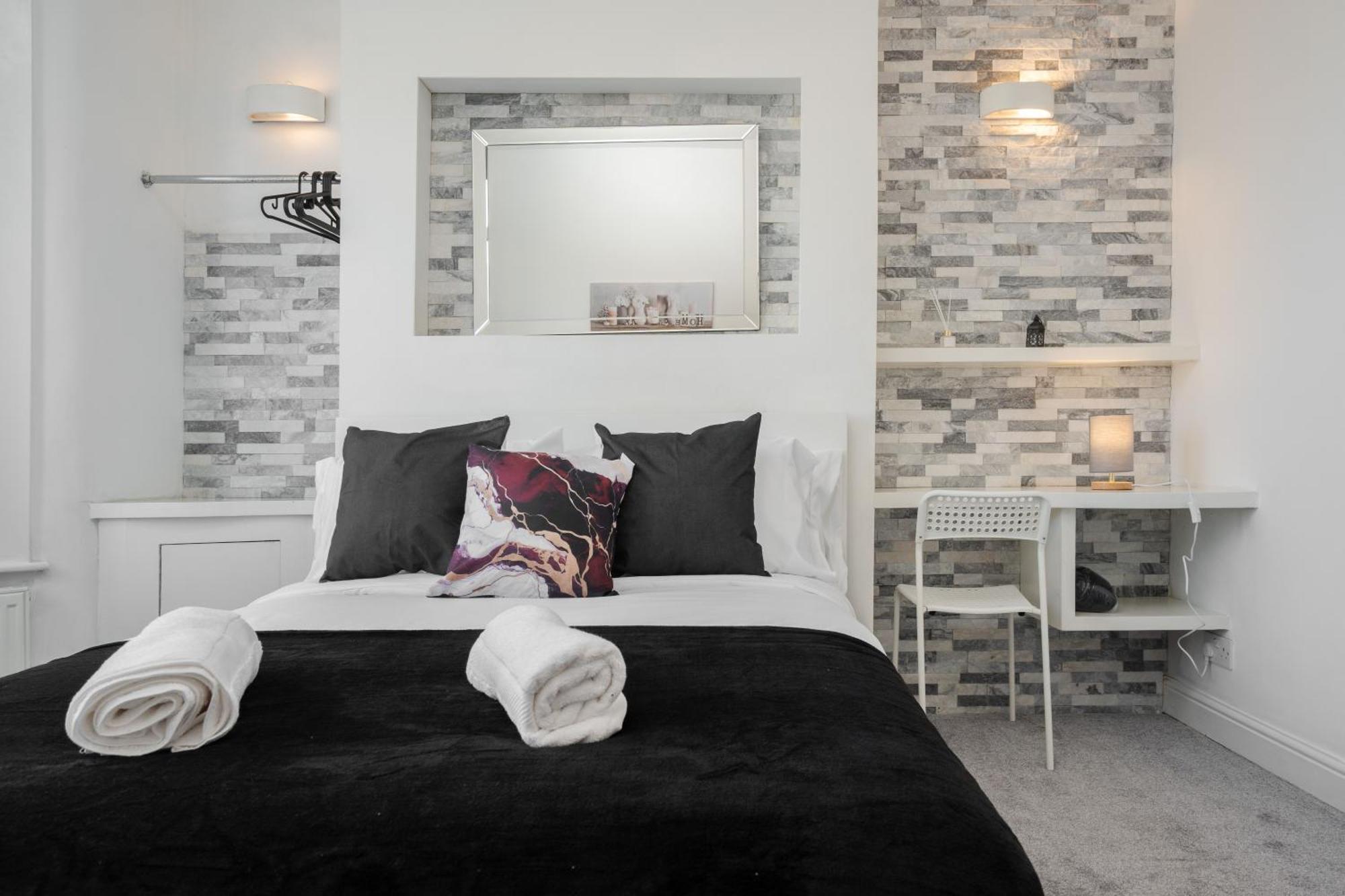 Charming 5-bedroom Terraced House In Old Swan Apartment