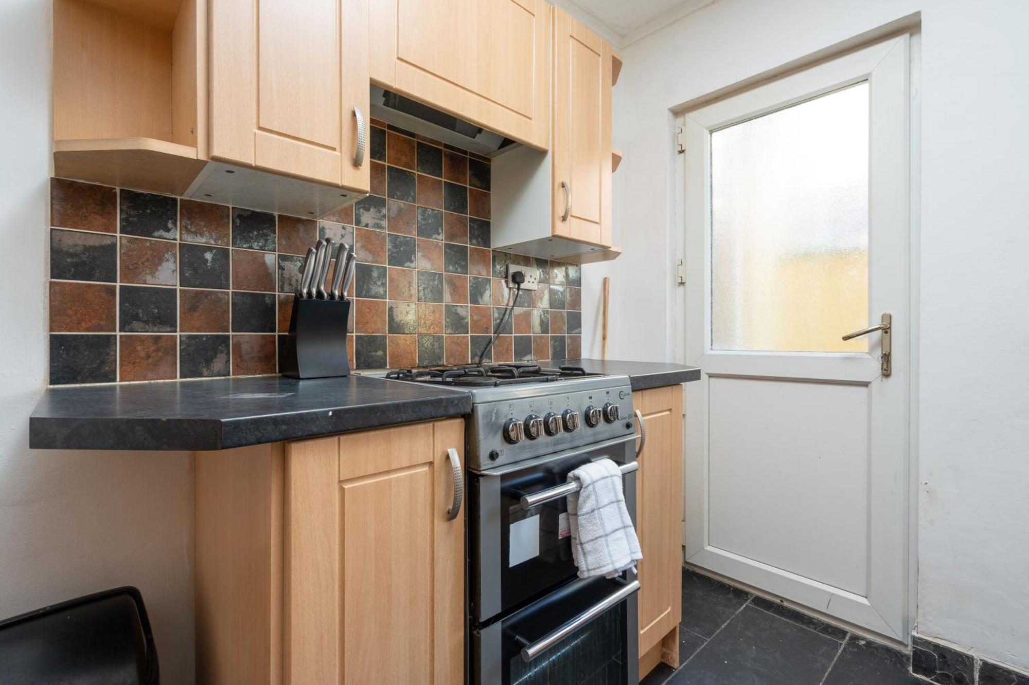Charming 5-bedroom Terraced House In Old Swan Apartment